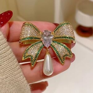 Vintage Bow Gold Green Pearl Brooch